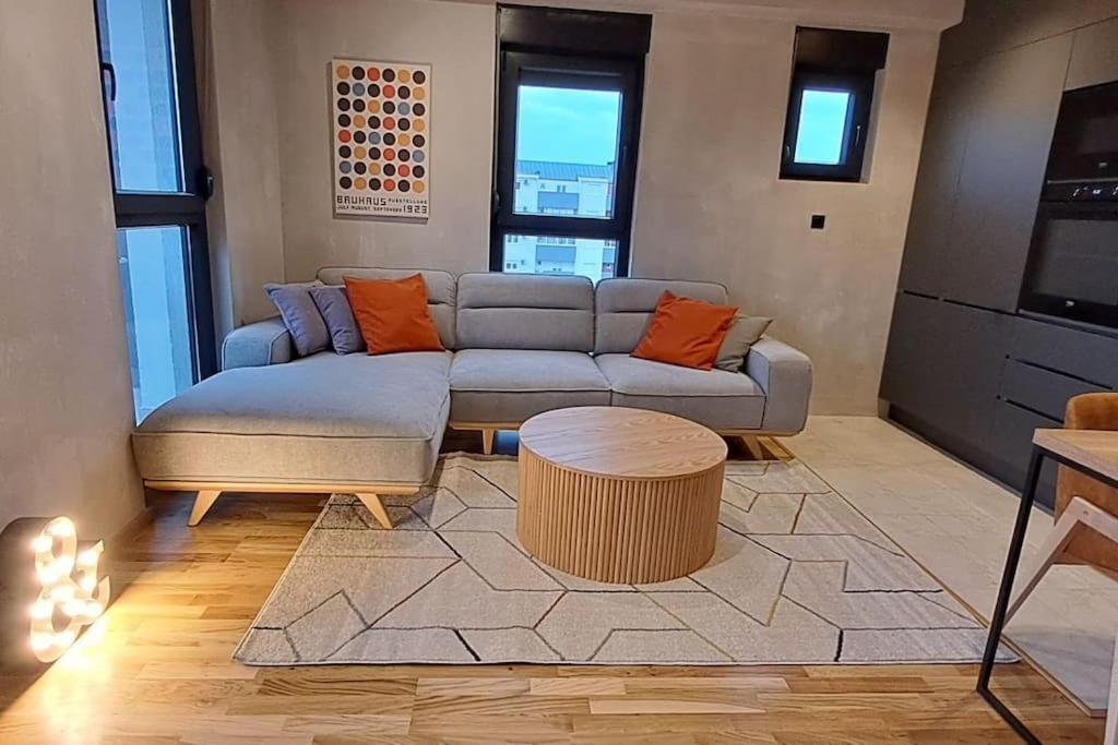 Stylish One Bedroom Apartment Podgorica Esterno foto