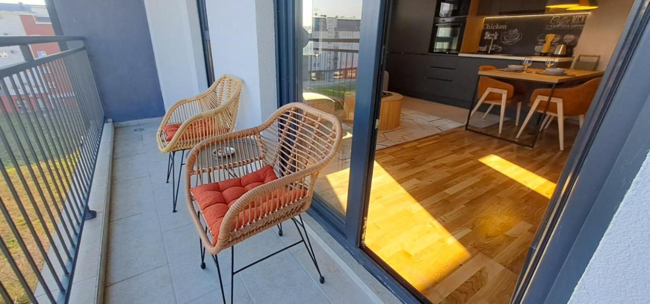 Stylish One Bedroom Apartment Podgorica Esterno foto