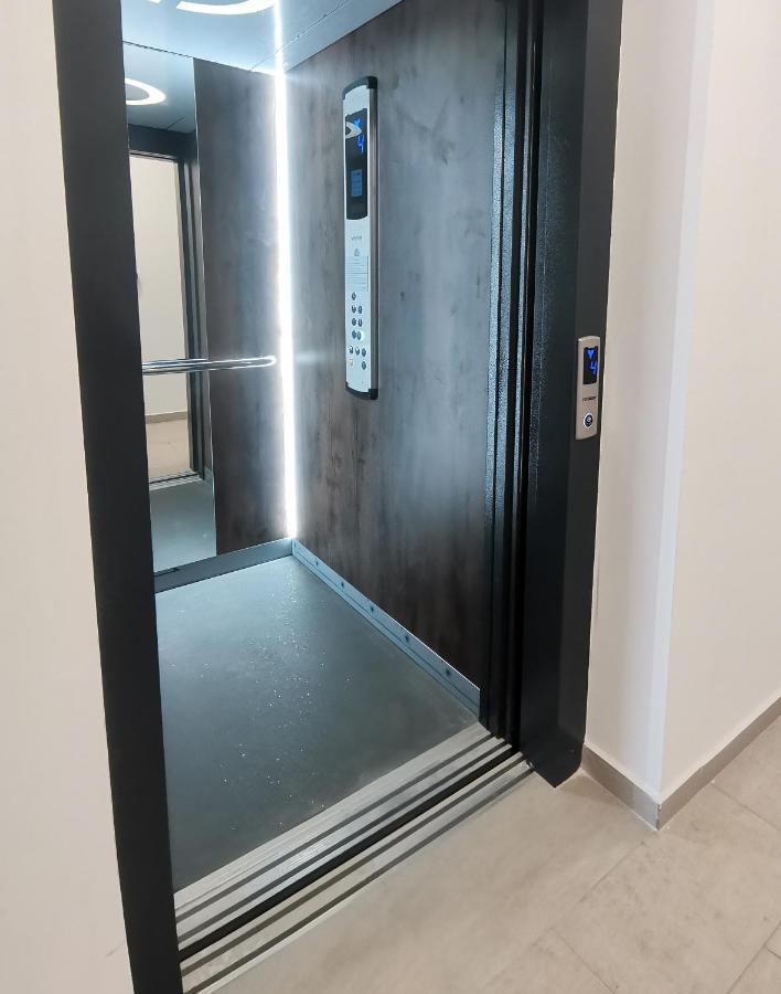 Stylish One Bedroom Apartment Podgorica Esterno foto